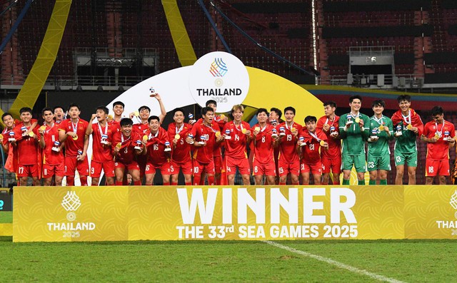Đánh bại Thái Lan đầy ngoạn mục để giành HCV, U22 Việt Nam bị BTC "bỏ quên" khoảnh khắc vô địch SEA Games 33- Ảnh 2.