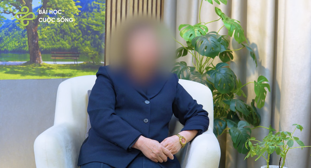 "Bà ngoại" U60 ngoại tình với trai trẻ bị chồng bắt tại trận: Ông ấy nhìn thấy em, mặt ông sầm lại...- Ảnh 1.