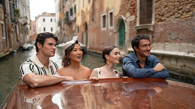 Emily in Paris 5: "Con tướng" lì nhất của Netflix, còn anti fan là còn ra mùa mới- Ảnh 2.