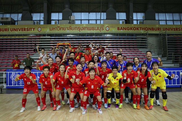 FIFA vinh danh Trần Thị Huyền Trang, tuổi 37 thành "dị nhân quái kiệt" 5 lần vô địch SEA Games cả sân 11 và futsal- Ảnh 2.