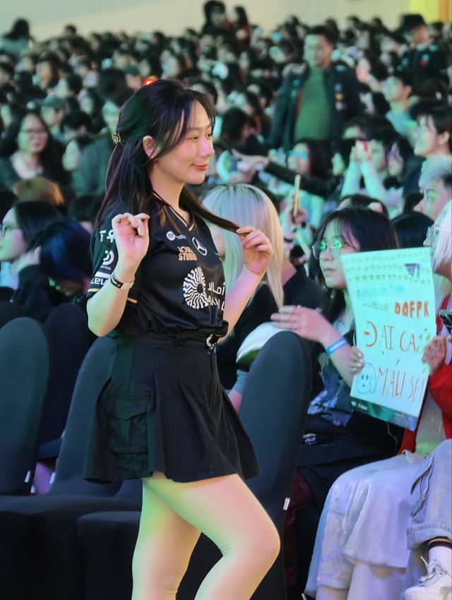 Loạt fan girl khoe sắc, tỏa sáng rực rỡ tại sự kiện fanmeeting T1: The Promise Fulfilled- Ảnh 10.