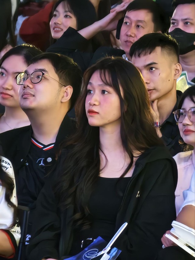 Loạt fan girl khoe sắc, tỏa sáng rực rỡ tại sự kiện fanmeeting T1: The Promise Fulfilled- Ảnh 4.