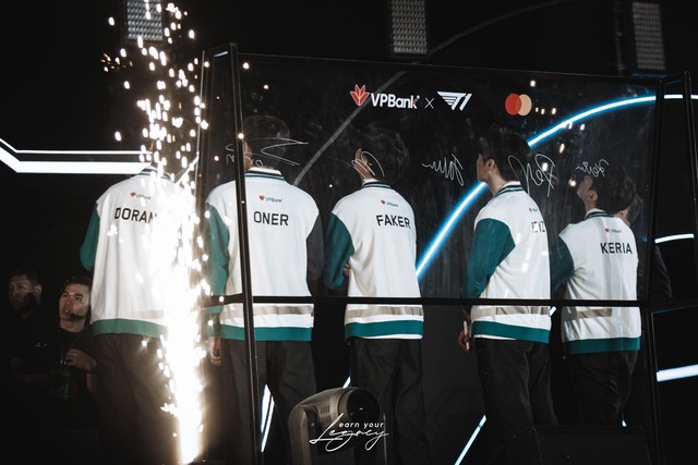 T1 tại sự kiện fanmeeting ngày 21/12 vừa qua