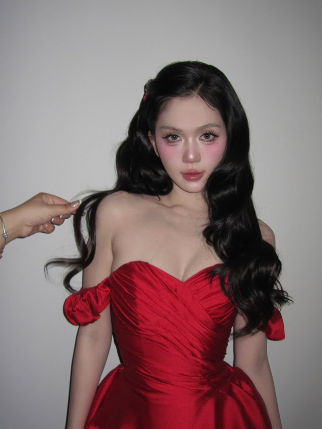 Ngọc Trinh "vòng eo 56" nay đã khác- Ảnh 5.