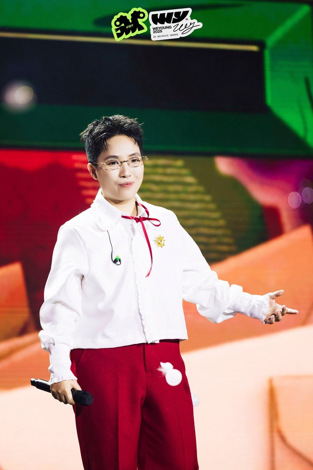 WeYoung 2025: Khi các nghệ sĩ trẻ làm chủ sân khấu và toả sáng bằng câu chuyện âm nhạc của chính mình- Ảnh 19.