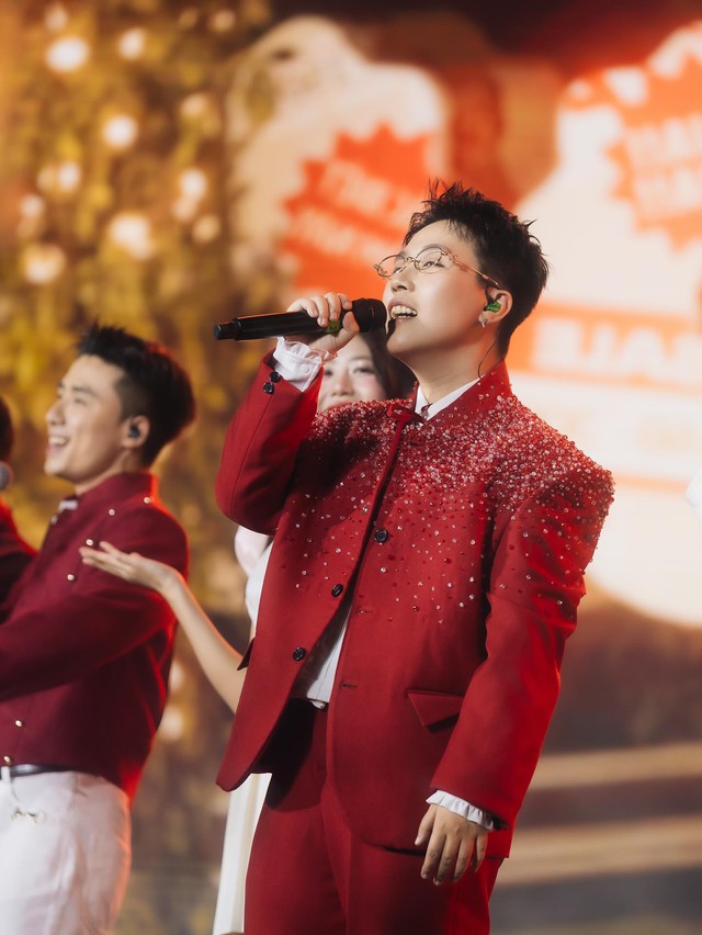 WeYoung 2025: Khi các nghệ sĩ trẻ làm chủ sân khấu và toả sáng bằng câu chuyện âm nhạc của chính mình- Ảnh 18.