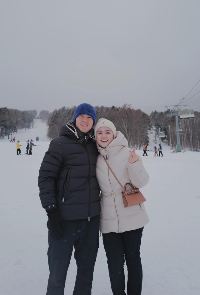 Duy Mạnh đưa ái nữ cựu chủ tịch CLB Sài Gòn đi ngắm tuyết, tung bộ ảnh cực tình, visual ai cũng đỉnh- Ảnh 3.