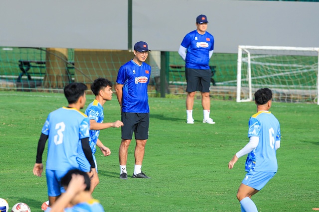 Dàn trai đẹp U22 Việt Nam khoe visual sáng bừng, Đình Bắc tươi rói trong buổi tập chuẩn bị cho giải U23 châu Á- Ảnh 8.