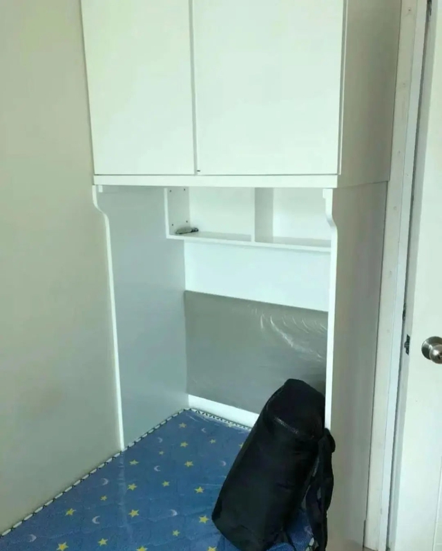 Căn hộ "ảo ma" ở Hong Kong: Chật không nhích nổi người vẫn sống tốt, đặc biệt có toilet riêng- Ảnh 4.