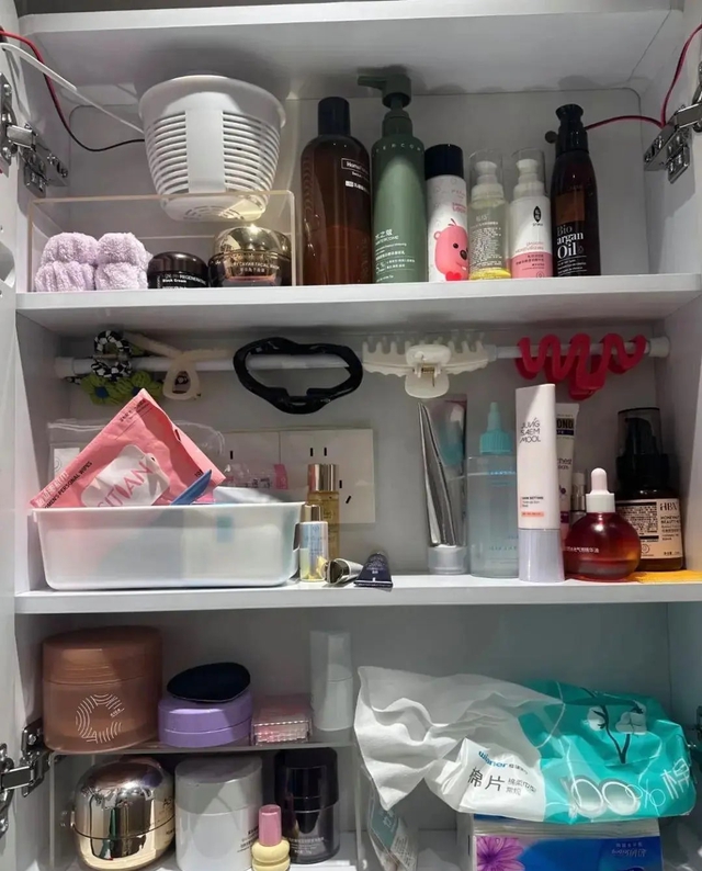 Căn hộ "ảo ma" ở Hong Kong: Chật không nhích nổi người vẫn sống tốt, đặc biệt có toilet riêng- Ảnh 7.