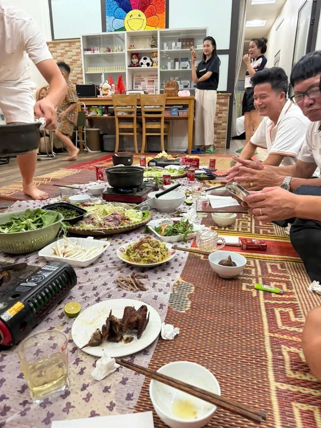 Người thân cận tung ảnh Doãn Hải My ở nhà chồng, nói gì về tin đồn tiểu thư to tiếng với Văn Hậu và mẹ?- Ảnh 1.