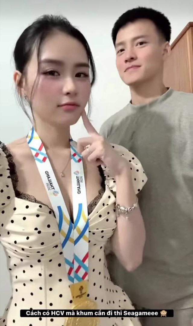 Những cô nàng "số hưởng" nhất, không cần đá SEA Games vẫn có HCV, vợ Thanh Nhàn có màn "flex" chất lừ- Ảnh 1.
