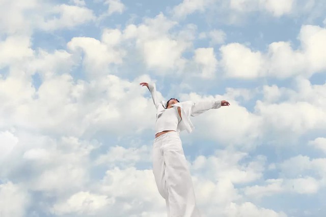 Kate đã diện màu móng "thống trị" năm 2026 từ 3 năm trước: Màu "nhà giàu" giúp đôi tay sang trọng, khí chất ngút ngàn- Ảnh 1.