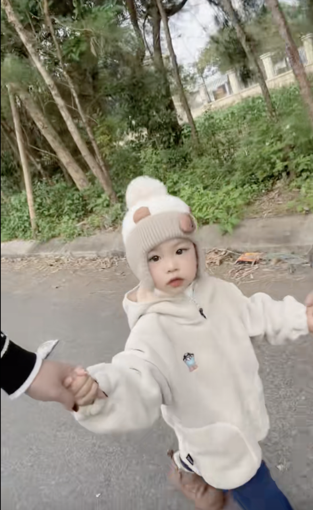 Người thân cận tung ảnh Doãn Hải My ở nhà chồng, nói gì về tin đồn tiểu thư to tiếng với Văn Hậu và mẹ?- Ảnh 3.