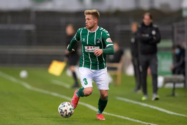 Sốc: Cầu thủ bóng đá ngã từ cáp treo cao 70m xuống đất, tử vong ngay trước mặt vợ- Ảnh 3.