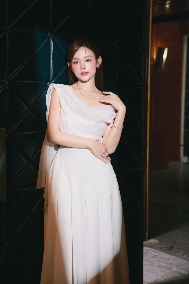 Cô gái Việt được chồng "ting ting" cho 24 tỷ tiền tiêu vặt,  sống xa xỉ như bà hoàng trong biệt thự 1.000m²- Ảnh 2.