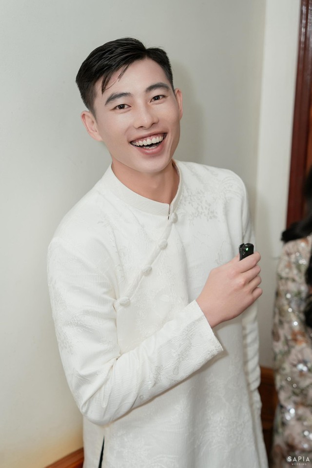 Thủ môn U23 Việt Nam làm lễ ăn hỏi thạc sĩ hơn 3 tuổi, visual cô dâu sáng bừng, chuẩn "trai tài gái giỏi"- Ảnh 7.