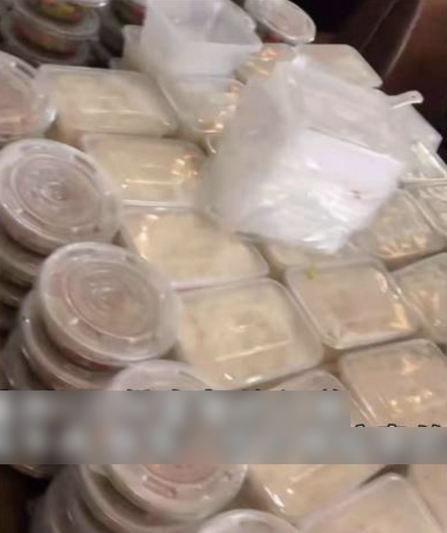 Khách đặt 120 suất ăn, quán đóng gói xong hết thì bị "bom hàng": Ông chủ vẫn bình tĩnh làm 1 điều- Ảnh 1.