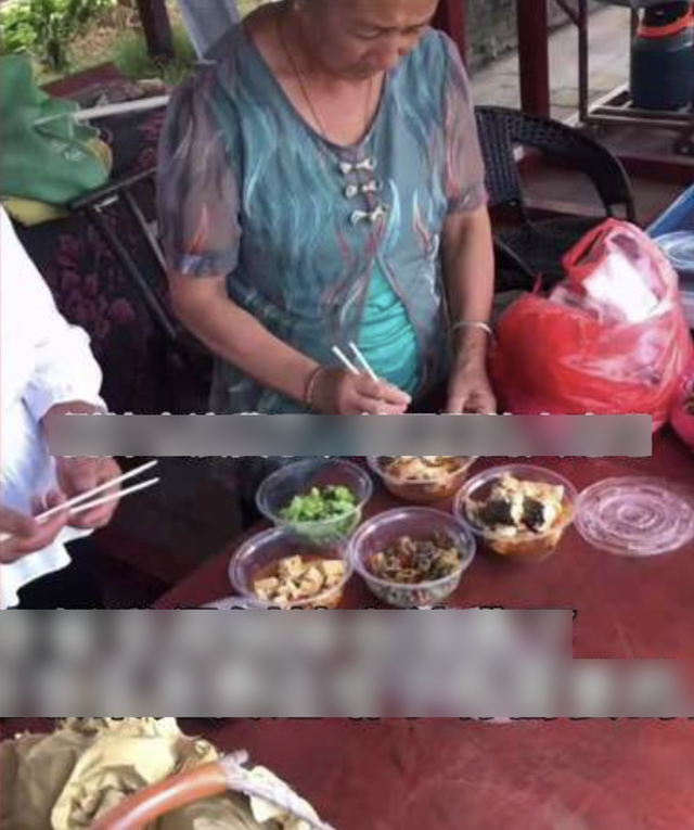 Khách đặt 120 suất ăn, quán đóng gói xong hết thì bị "bom hàng": Ông chủ vẫn bình tĩnh làm 1 điều- Ảnh 3.