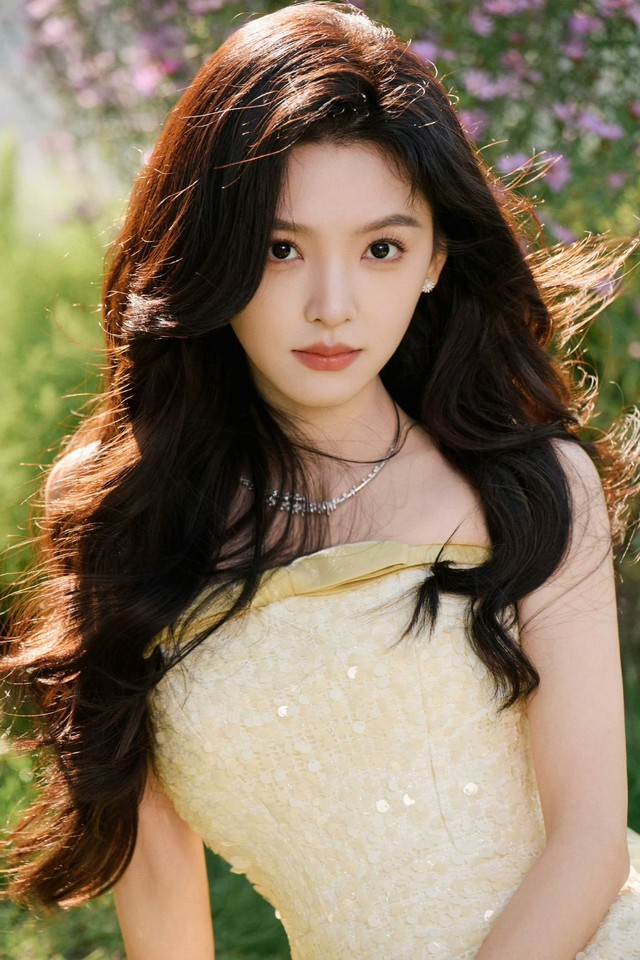 Cô gái khiến 10 triệu người say đắm nay tàn tạ vì ép cân, chỉ mặc vừa quần áo trẻ con 12 tuổi - Ảnh 6.