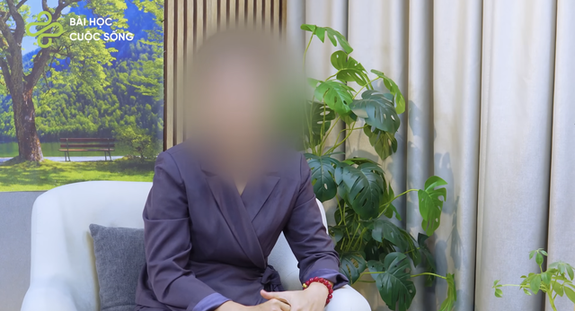 4 người lạ đến viếng đám tang bố chồng rồi bỗng "ở lì" suốt ba ngày: Điếng người vì lời thú nhận của chồng- Ảnh 1.