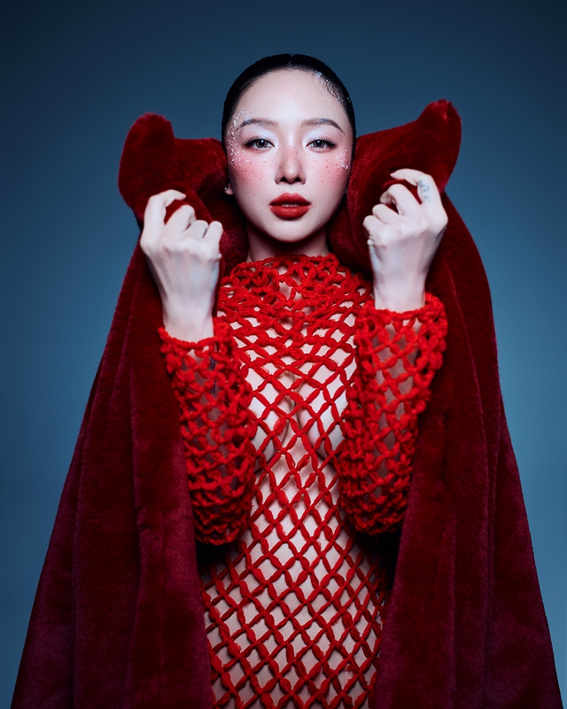 Tóc Tiên chơi Giáng Sinh đỉnh nhất Vbiz, xứng danh nữ hoàng gợi cảm!- Ảnh 1.