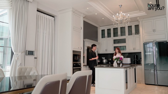 Cô gái Việt được chồng "ting ting" cho 24 tỷ tiền tiêu vặt,  sống xa xỉ như bà hoàng trong biệt thự 1.000m²- Ảnh 4.