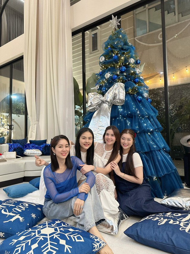 Noel này showbiz tưng bừng: 1 đôi khoe con gái, hội bạn 5 cặp vợ chồng Vbiz ăn tiệc trong biệt thự sang chảnh- Ảnh 19.