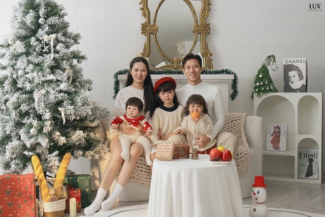 Bộ ảnh giáng sinh đẹp lung linh nhà Quế Ngọc Hải, ngắm biệt thự lộng lẫy nhà Thành Chung mới choáng- Ảnh 1.