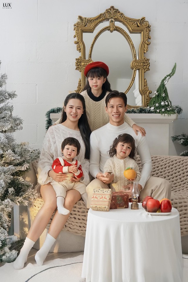 Bộ ảnh giáng sinh đẹp lung linh nhà Quế Ngọc Hải, ngắm biệt thự lộng lẫy nhà Thành Chung mới choáng- Ảnh 2.