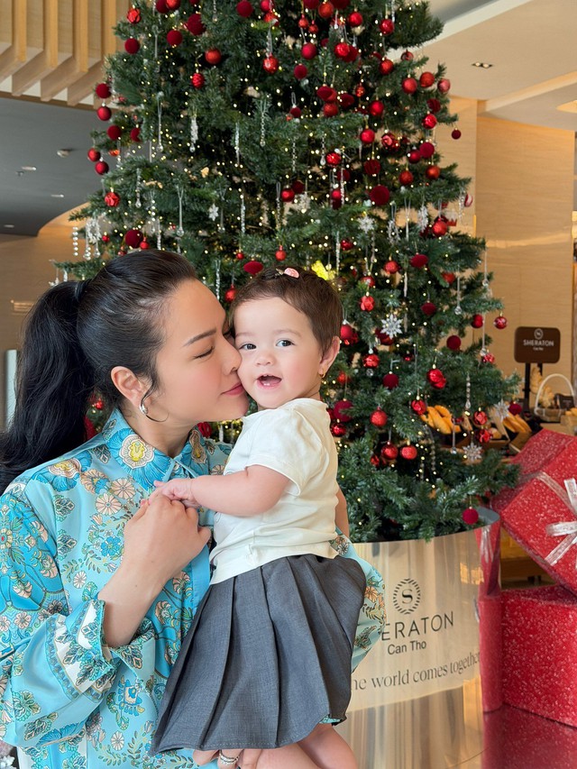 Noel này showbiz tưng bừng: 1 đôi khoe con gái, hội bạn 5 cặp vợ chồng Vbiz ăn tiệc trong biệt thự sang chảnh- Ảnh 9.