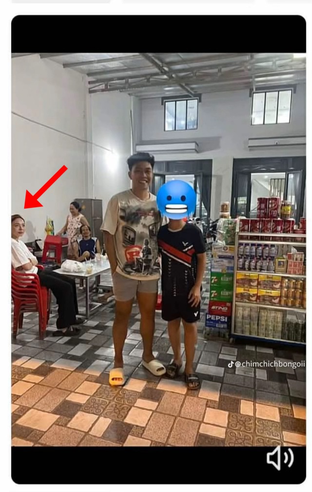 Xôn xao bức ảnh Phí Thanh Thảo về quê Lý Đức, nam cầu thủ lộ cơ ngơi hoành tráng ở Tây Ninh- Ảnh 3.