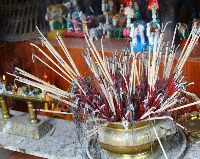 Trước Tết Dương lịch, bàn thờ nhất định phải dọn sạch 3 thứ này- Ảnh 1.