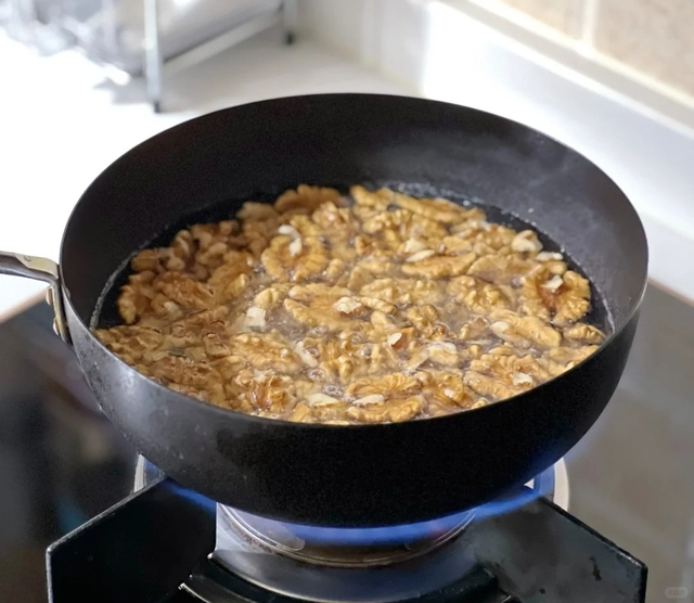 Ngày nghỉ làm món ăn giòn tan rôm rốp mà không cần chiên, chồng con ăn thử một miếng là "nghiện" quên lối về- Ảnh 3.