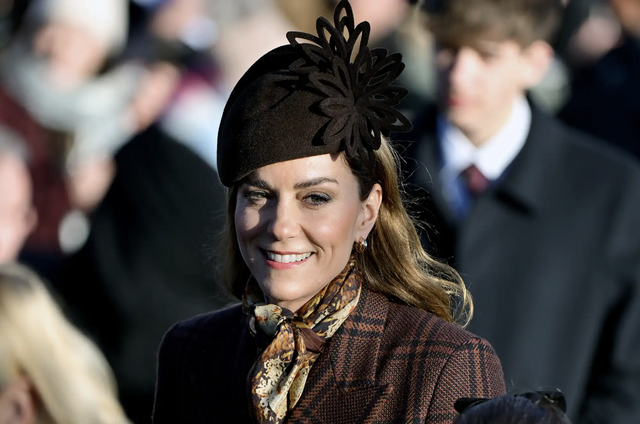 Từng hối hận vì mặc sai đồ đi lễ nhà thờ, năm nay Kate "phục thù" bằng bản phối không thể chê vào đâu được- Ảnh 1.