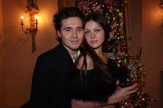 Vợ chồng Beckham ôm nhau nhảy múa giữa lúc bị con cả "block", còn chèn nhạc ẩn ý: "Chúng ta việc gì phải xin lỗi"- Ảnh 1. Vợ chồng Beckham ôm nhau nhảy múa giữa lúc bị con cả "block", còn chèn nhạc ẩn ý: "Chúng ta việc gì phải xin lỗi"- Ảnh 1.