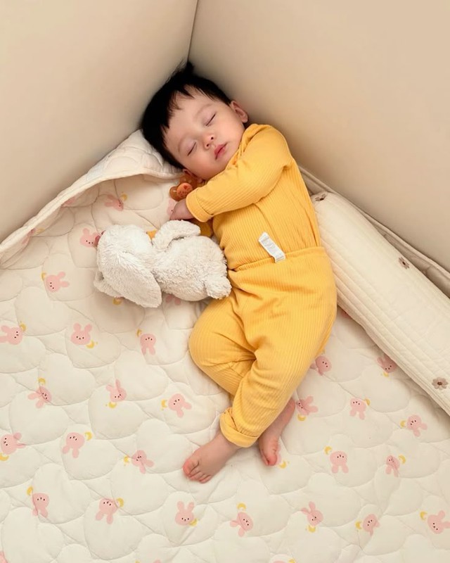 Không phải mẹ lười nên "bắt" con ngủ đâu, 1 em bé ngủ xuyên đêm thật sự có rất nhiều điều đặc biệt- Ảnh 4.