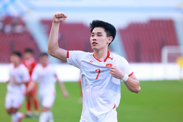 Vì sao Đình Bắc vắng mặt ở Gala Quả bóng Vàng Việt Nam?- Ảnh 1. Vì sao Đình Bắc vắng mặt ở Gala Quả bóng Vàng Việt Nam?- Ảnh 1.