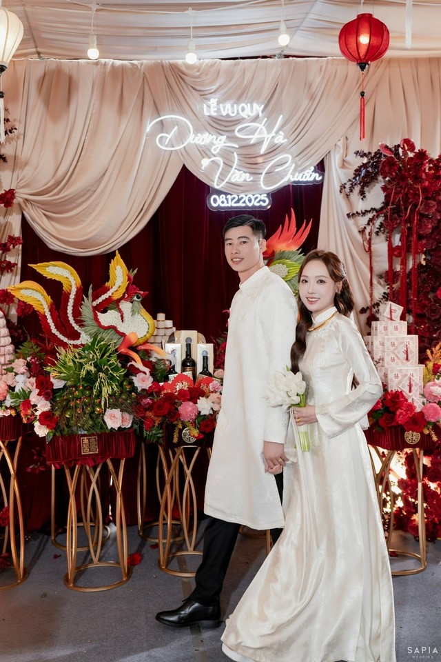 Visual sáng bừng của nữ thạc sĩ cưới thủ môn U23 Việt Nam- Ảnh 8.