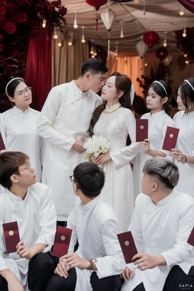 Visual sáng bừng của nữ thạc sĩ cưới thủ môn U23 Việt Nam- Ảnh 1.