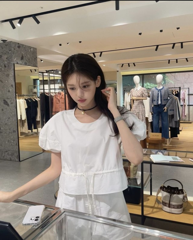 Chi gần 4 triệu ra để trông sang chảnh trong tiệc cuối năm công ty, cô gái Hà Nội hối hận tột cùng- Ảnh 1.