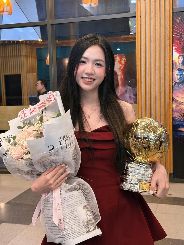 Hotgirl xinh như búp bê cực tình bên Quả bóng Vàng nữ Việt Nam 2025 là ai?- Ảnh 3.