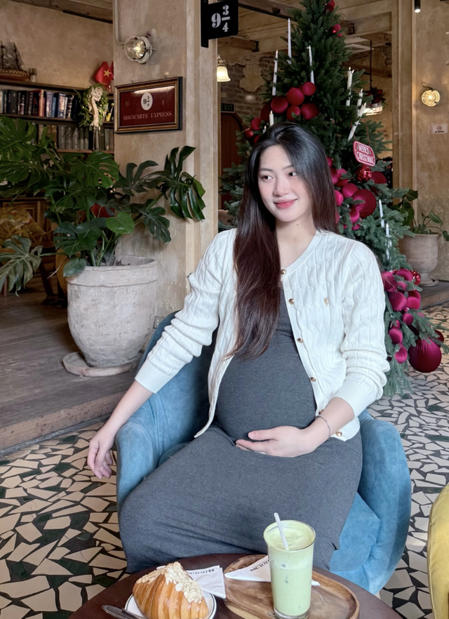 Hoa khôi bóng chuyền Việt Hương có tin vui với thiếu gia Sơn La, bụng bầu vượt mặt visual vẫn cực đỉnh- Ảnh 2.