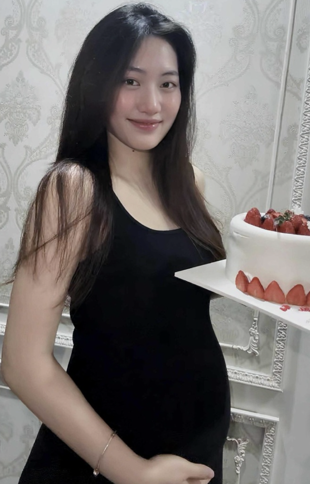 Hoa khôi bóng chuyền Việt Hương có tin vui với thiếu gia Sơn La, bụng bầu vượt mặt visual vẫn cực đỉnh- Ảnh 1.