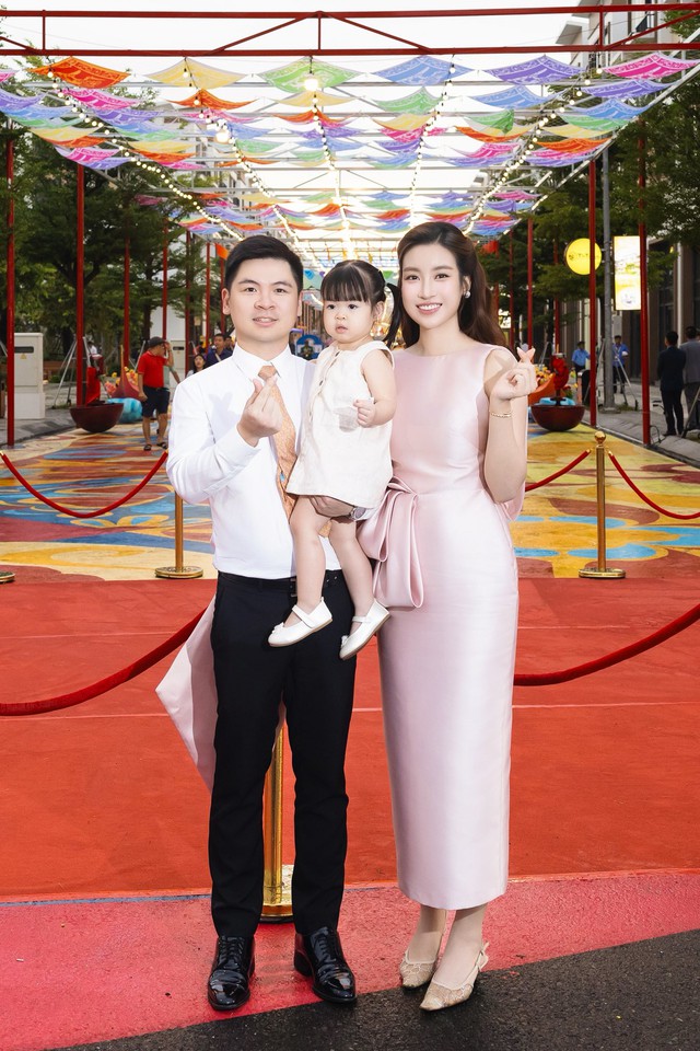 Đỗ Mỹ Linh trổ tài cắm hoa, khoe cuộc sống "dâu hào môn", vóc dáng gây chú ý giữa tin đồn mang bầu lần 2- Ảnh 8.