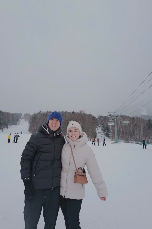 Duy Mạnh chi mạnh tay mừng sinh nhật vợ: Tặng vòng cổ 300 triệu, tôn lên khí chất tiểu thư Hà thành- Ảnh 3.