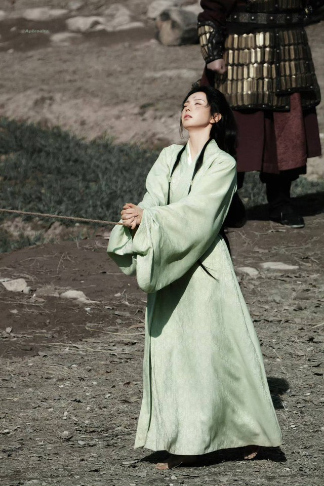 Chưa thấy ai bị đánh bầm dập lại đẹp gấp 100 lần như mỹ nhân này: Visual sang xịn mịn, càng thảm càng phong thần- Ảnh 5.