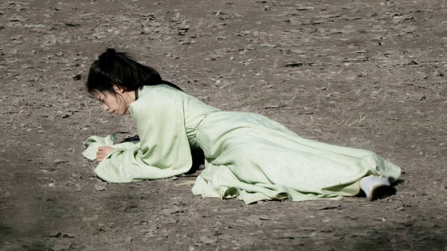 Chưa thấy ai bị đánh bầm dập lại đẹp gấp 100 lần như mỹ nhân này: Visual sang xịn mịn, càng thảm càng phong thần- Ảnh 3.