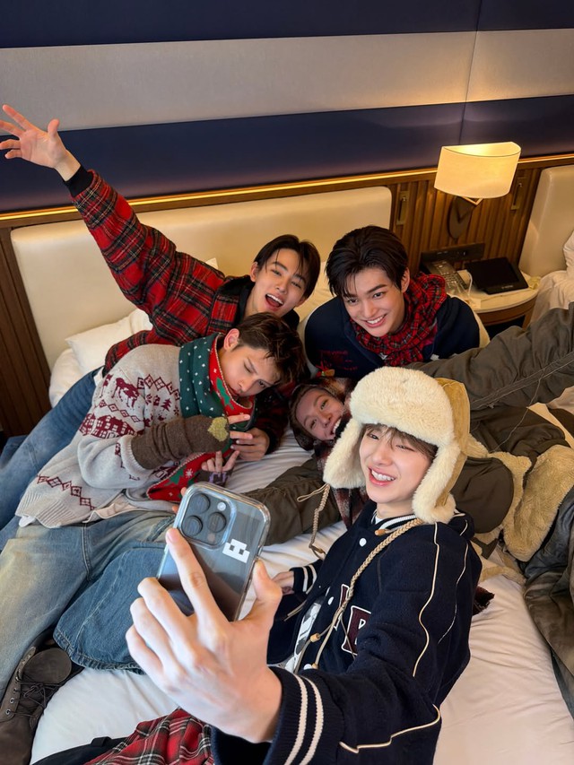 Lộ loạt bằng chứng nghi vấn mỹ nam nhóm tân binh hot nhất Kbiz bị cô lập?- Ảnh 9.