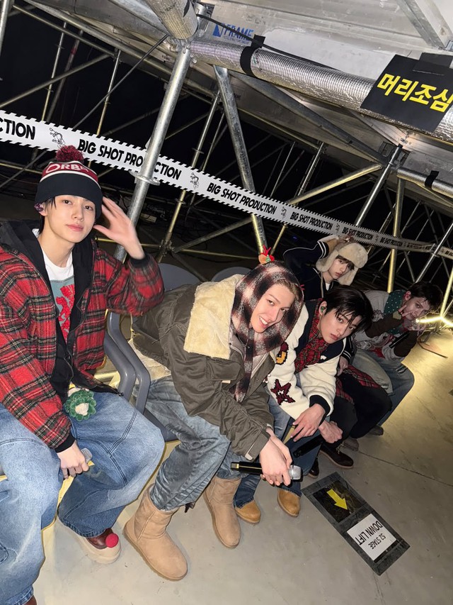 Lộ loạt bằng chứng nghi vấn mỹ nam nhóm tân binh hot nhất Kbiz bị cô lập?- Ảnh 8.